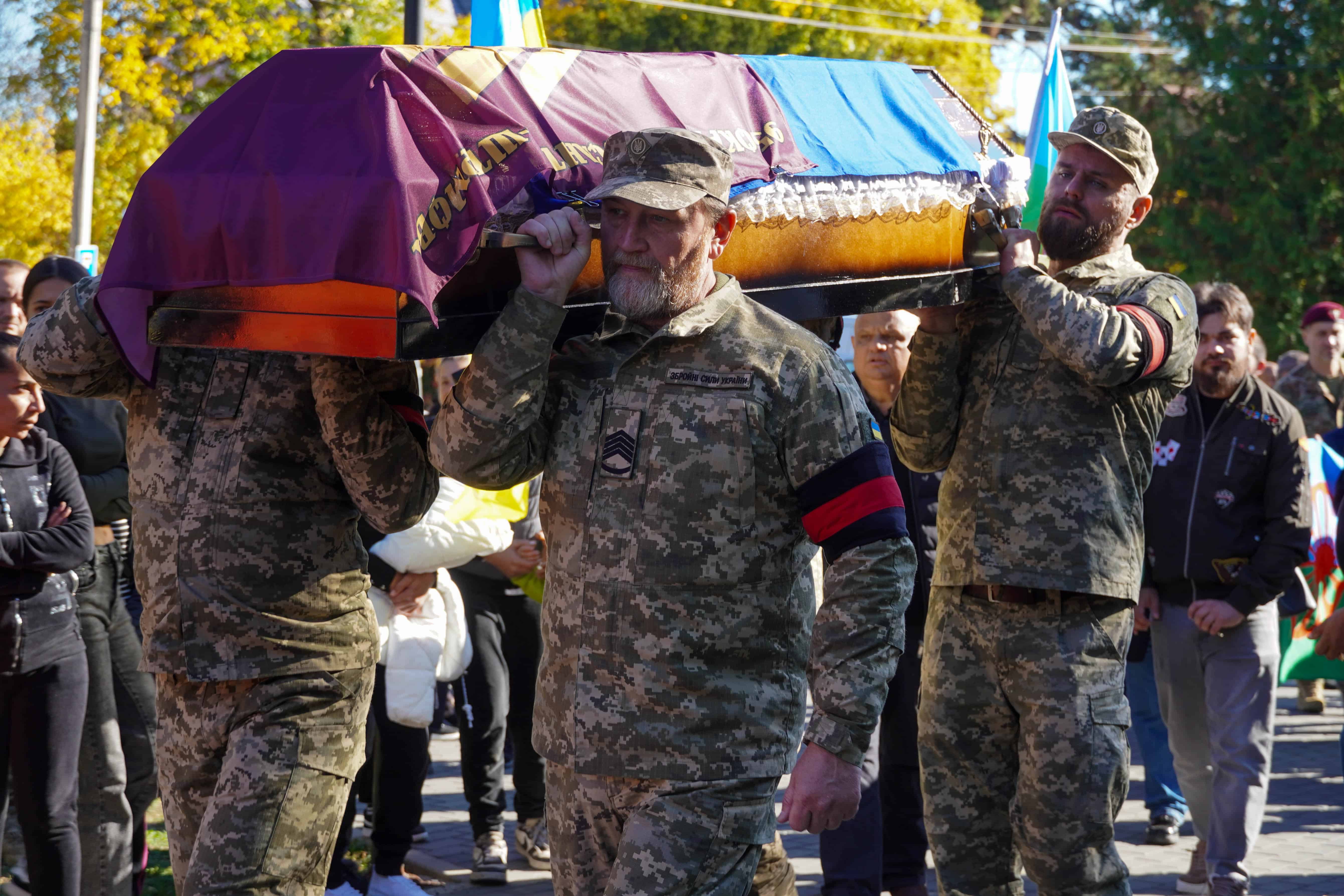 Сьогодні в Ужгороді попрощалися із полеглим Захисником Аркадієм Шугаром