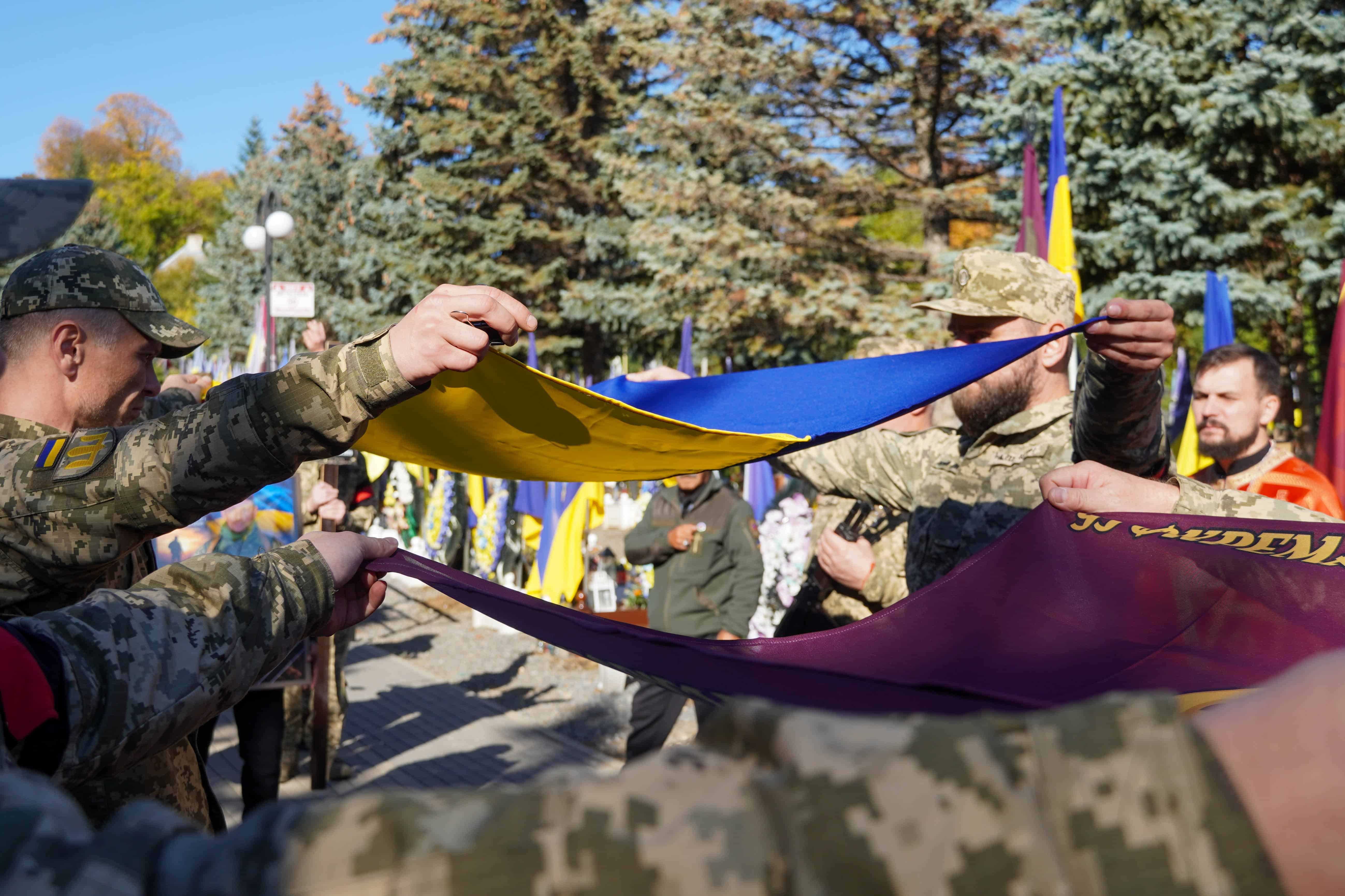 Сьогодні в Ужгороді попрощалися із полеглим Захисником Аркадієм Шугаром