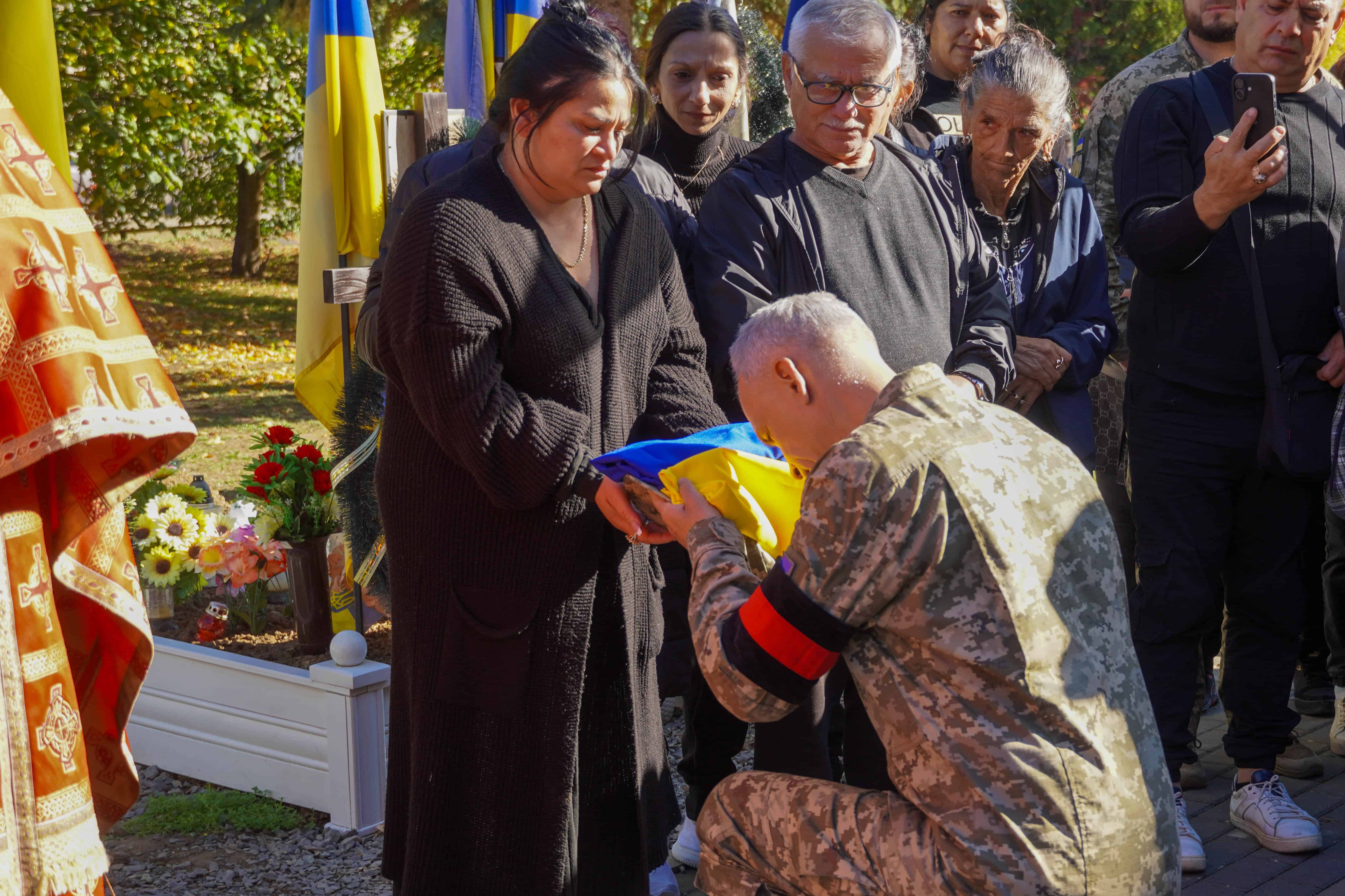 Сьогодні в Ужгороді попрощалися із полеглим Захисником Аркадієм Шугаром