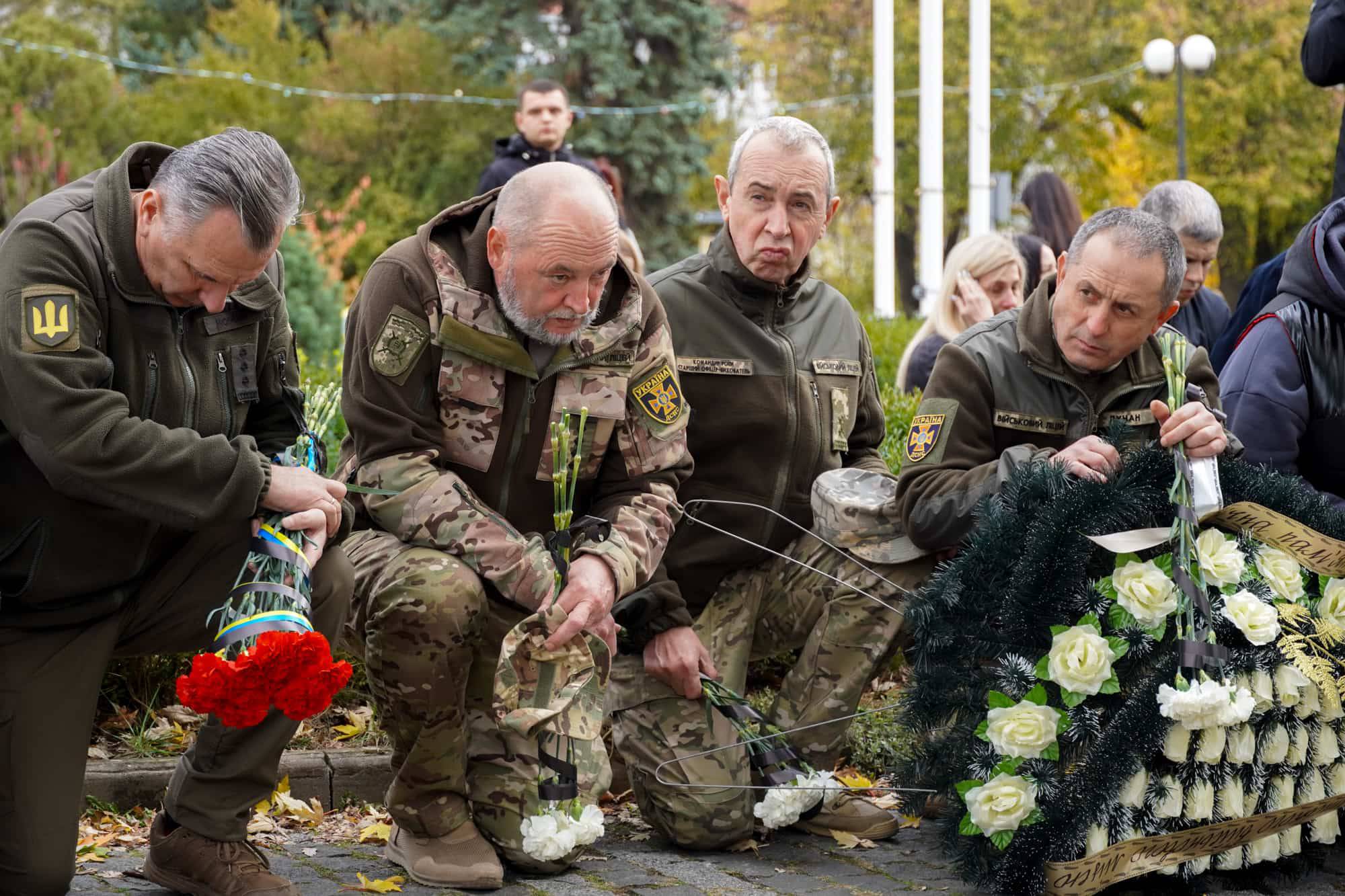 Сьогодні в Ужгороді провели в останню путь молодшого сержанта Анатолія Кофеля – 19-річного воїна, який загинув, захищаючи Україну