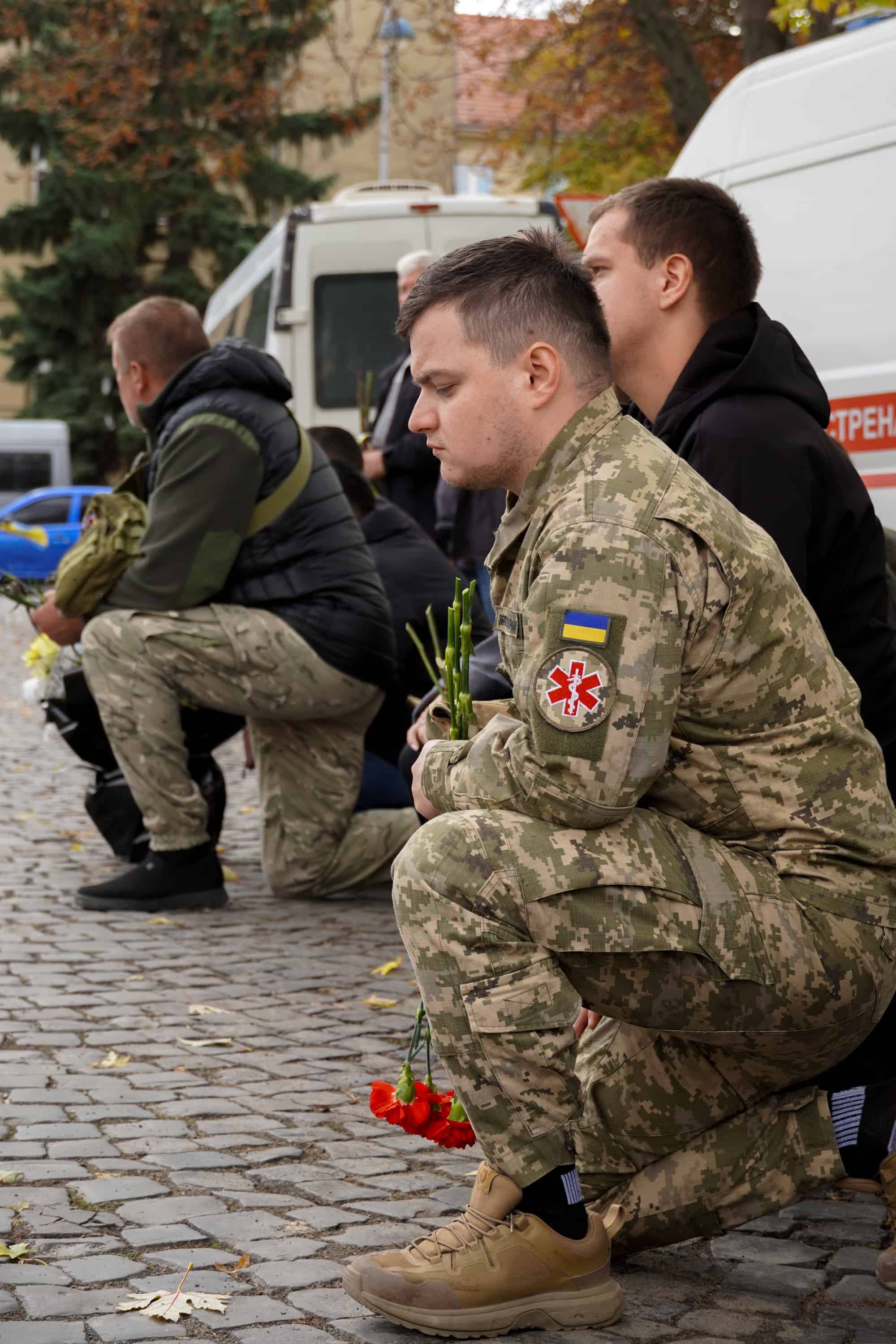 Сьогодні в Ужгороді провели в останню путь молодшого сержанта Анатолія Кофеля – 19-річного воїна, який загинув, захищаючи Україну
