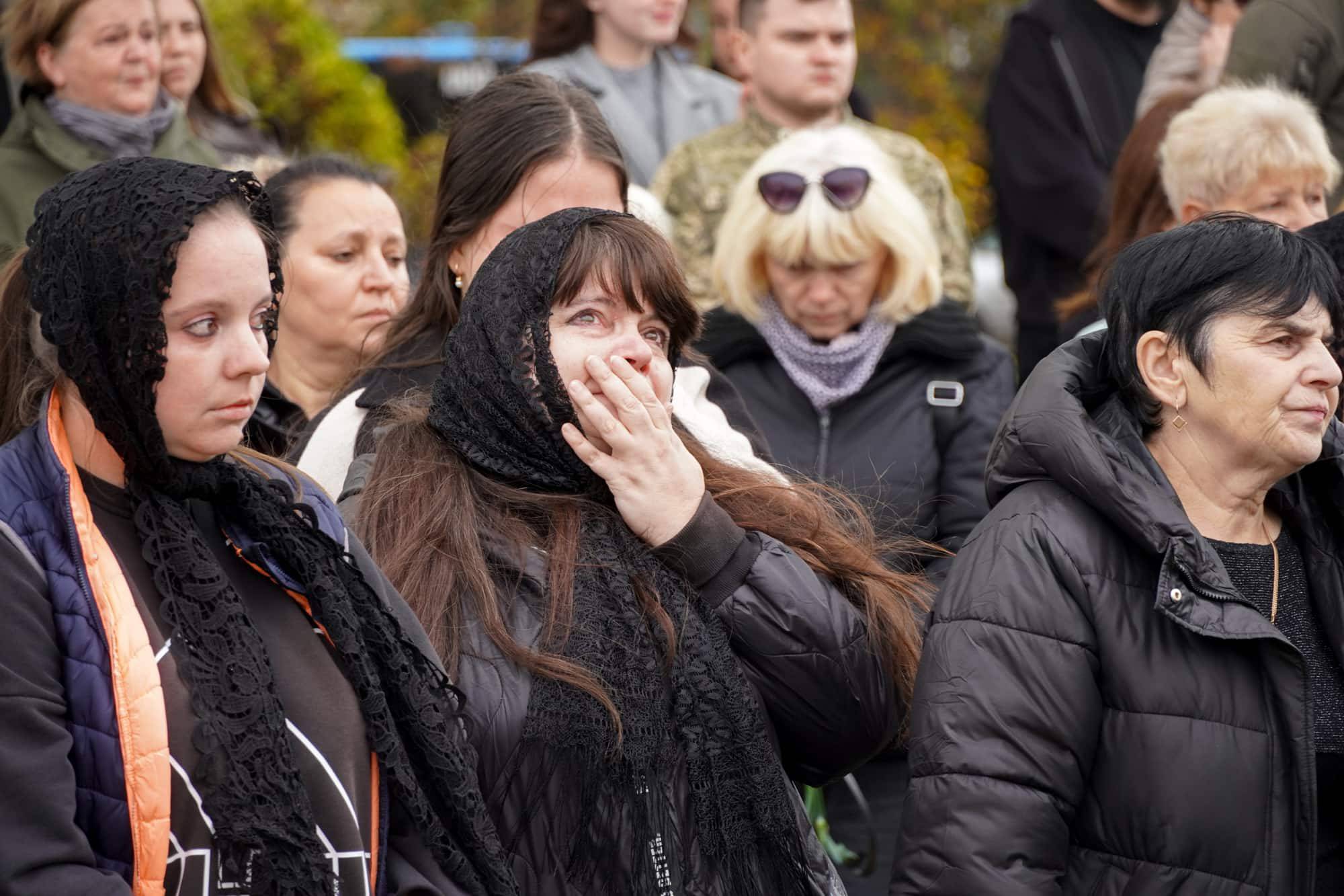 Сьогодні в Ужгороді провели в останню путь молодшого сержанта Анатолія Кофеля – 19-річного воїна, який загинув, захищаючи Україну