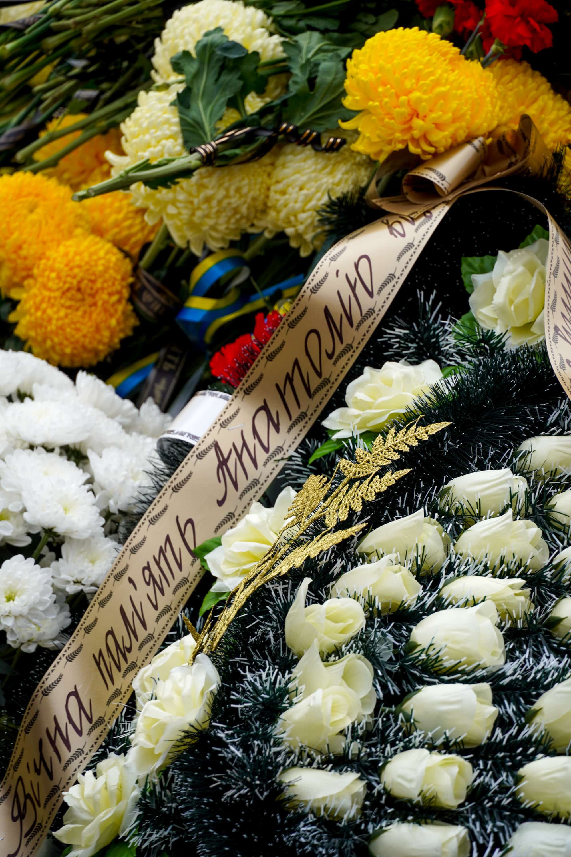 Сьогодні в Ужгороді провели в останню путь молодшого сержанта Анатолія Кофеля – 19-річного воїна, який загинув, захищаючи Україну