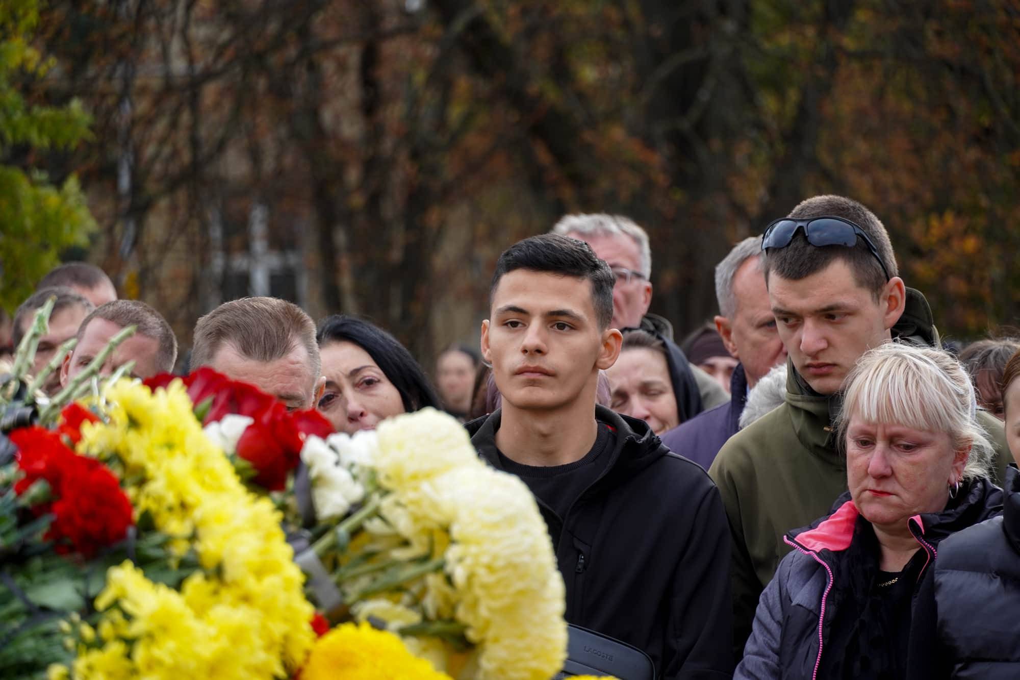 Сьогодні в Ужгороді провели в останню путь молодшого сержанта Анатолія Кофеля – 19-річного воїна, який загинув, захищаючи Україну