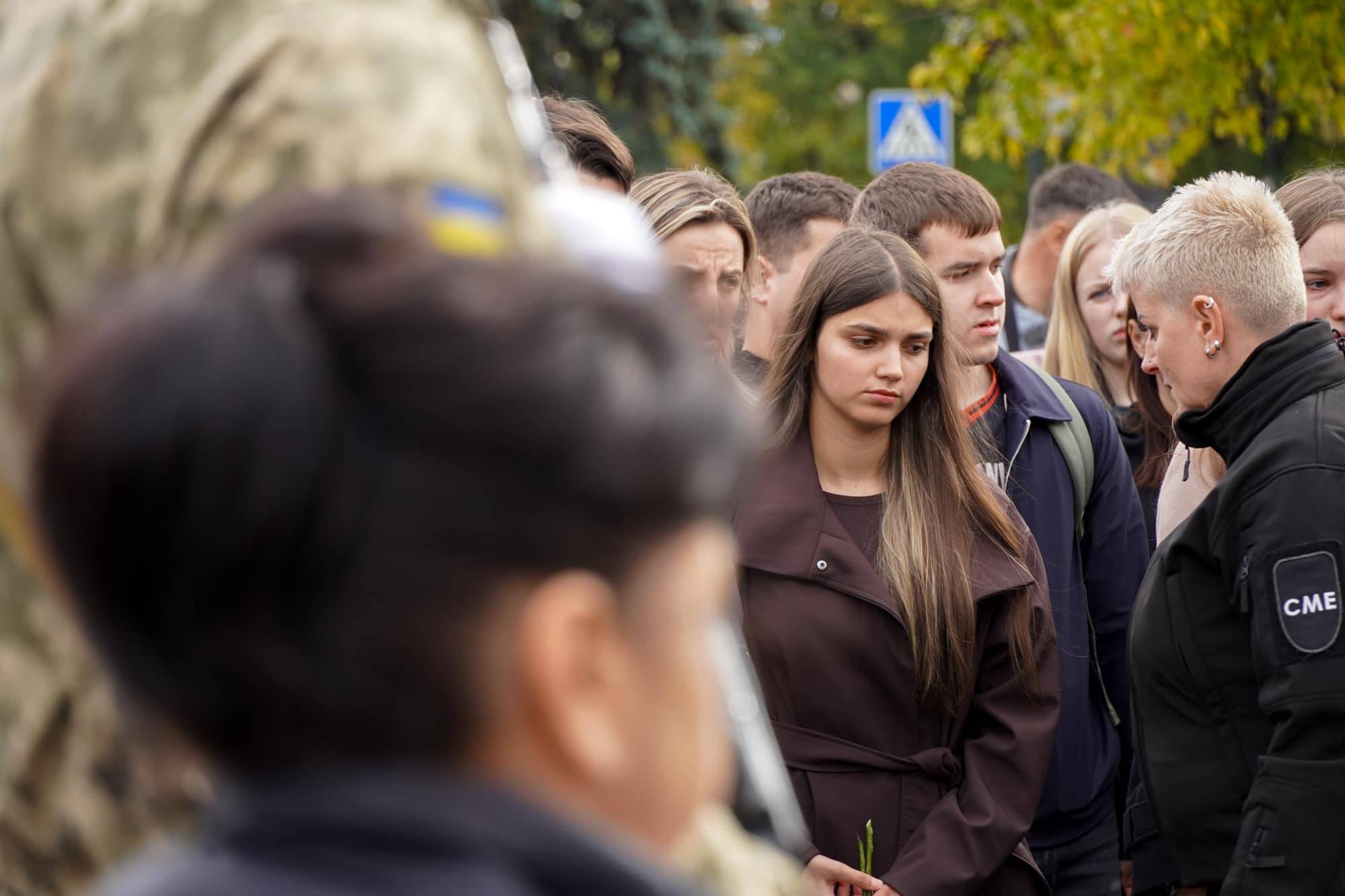 Сьогодні в Ужгороді провели в останню путь молодшого сержанта Анатолія Кофеля – 19-річного воїна, який загинув, захищаючи Україну