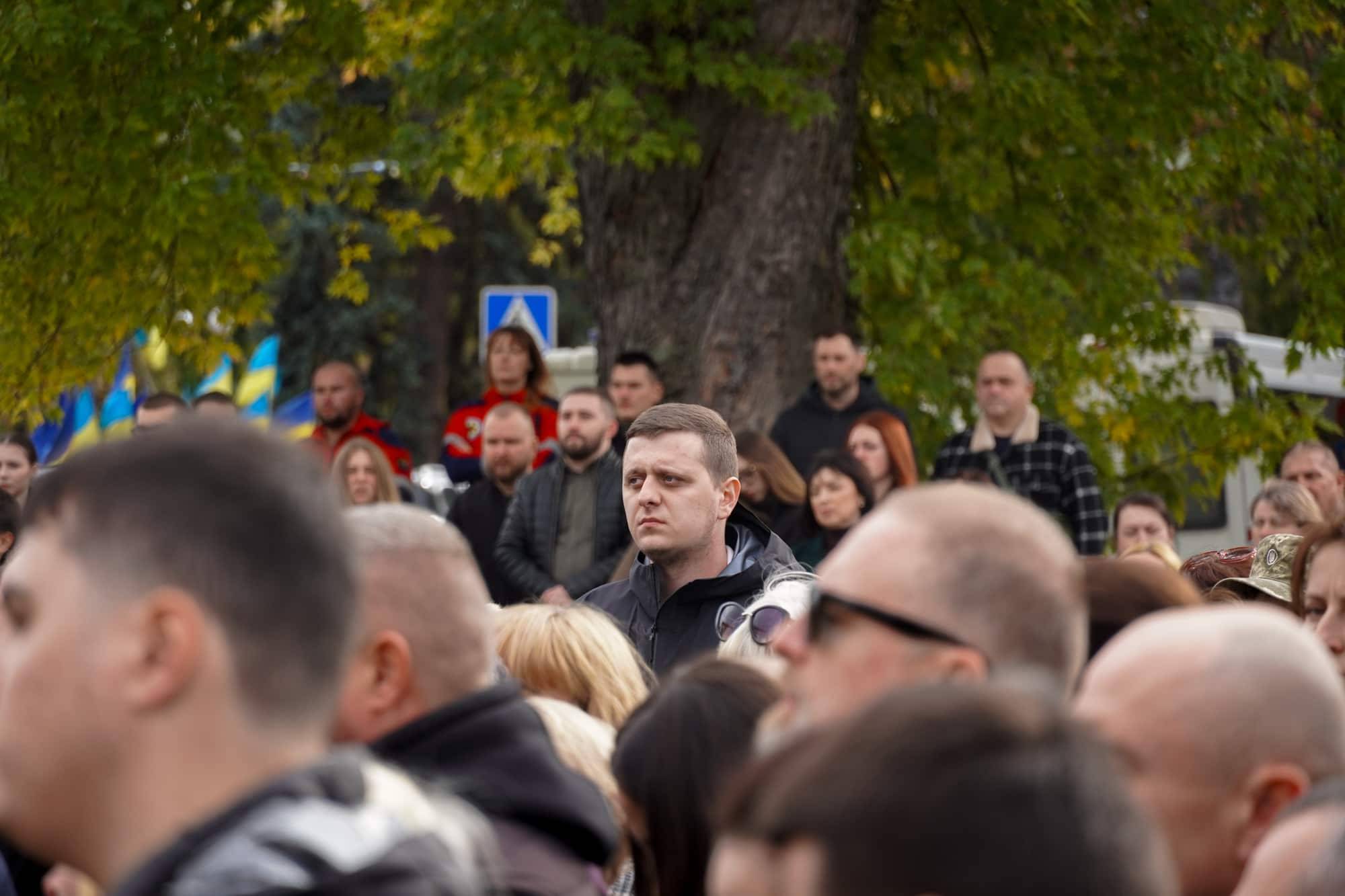 Сьогодні в Ужгороді провели в останню путь молодшого сержанта Анатолія Кофеля – 19-річного воїна, який загинув, захищаючи Україну