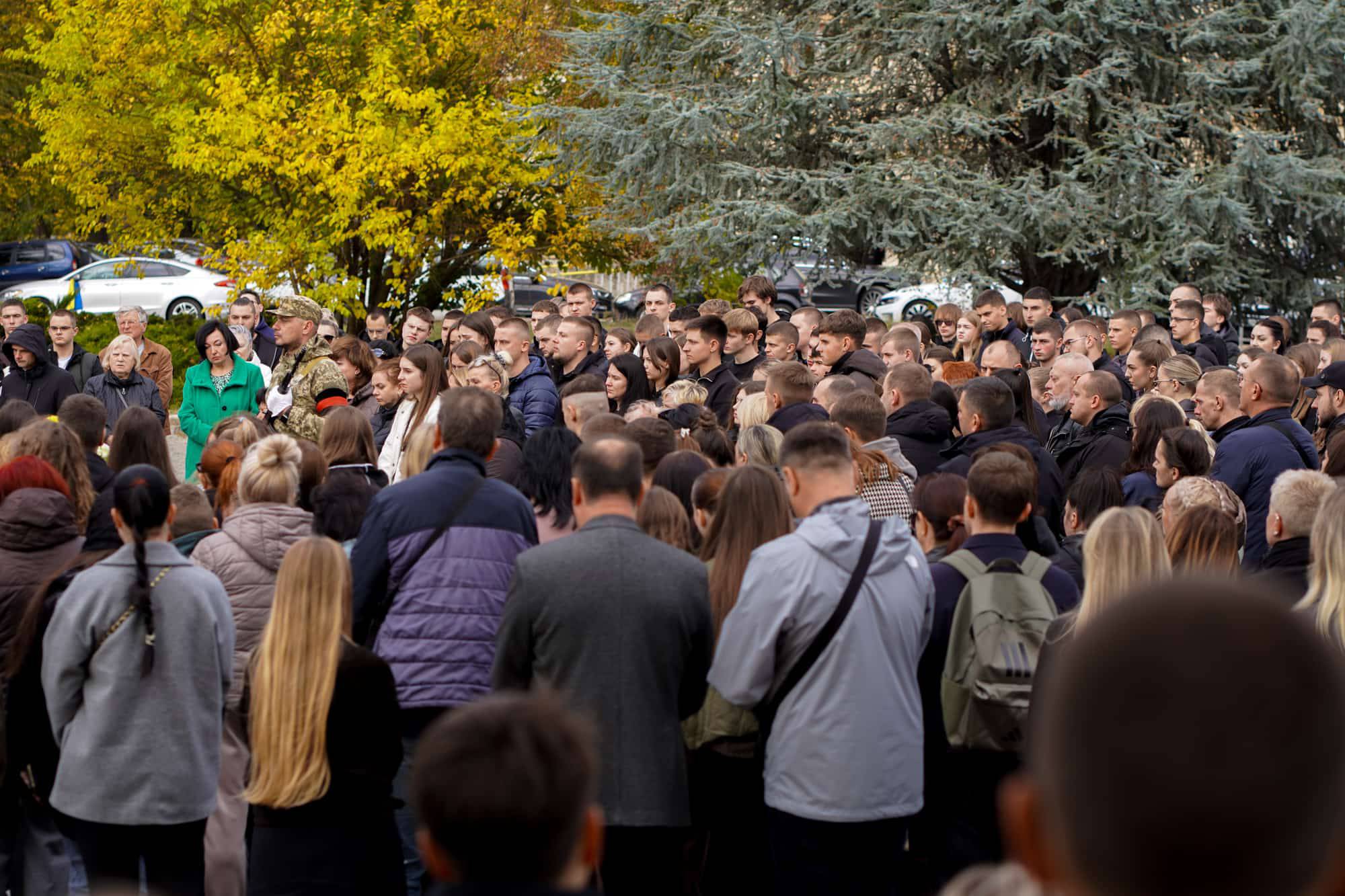 Сьогодні в Ужгороді провели в останню путь молодшого сержанта Анатолія Кофеля – 19-річного воїна, який загинув, захищаючи Україну