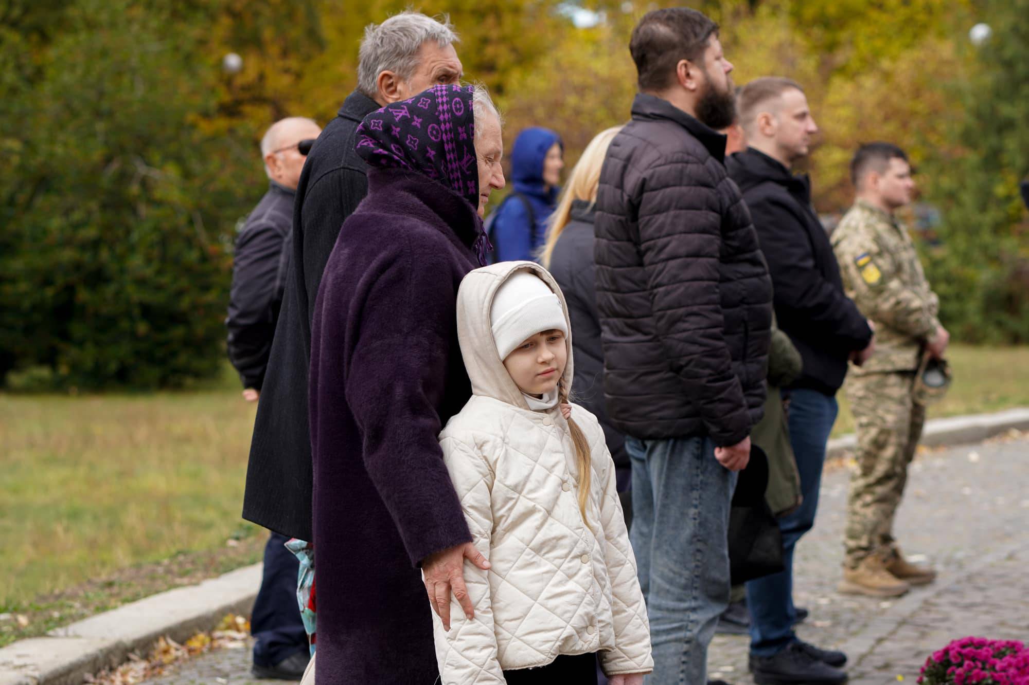 Сьогодні в Ужгороді провели в останню путь молодшого сержанта Анатолія Кофеля – 19-річного воїна, який загинув, захищаючи Україну