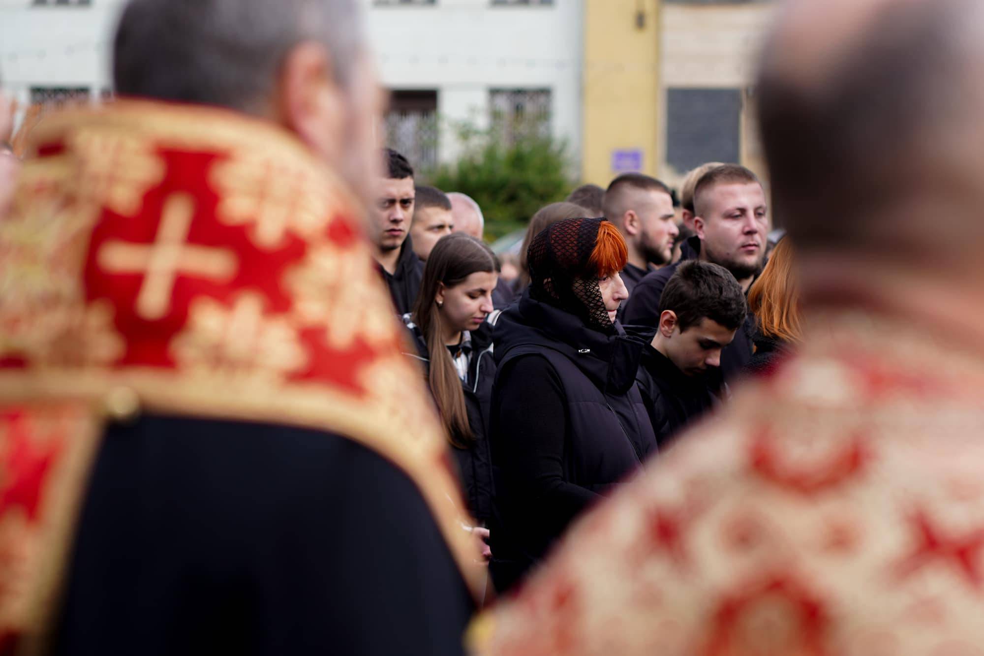 Сьогодні в Ужгороді провели в останню путь молодшого сержанта Анатолія Кофеля – 19-річного воїна, який загинув, захищаючи Україну