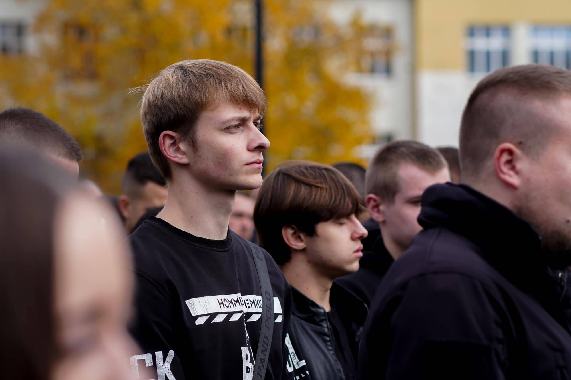 Сьогодні в Ужгороді провели в останню путь молодшого сержанта Анатолія Кофеля – 19-річного воїна, який загинув, захищаючи Україну