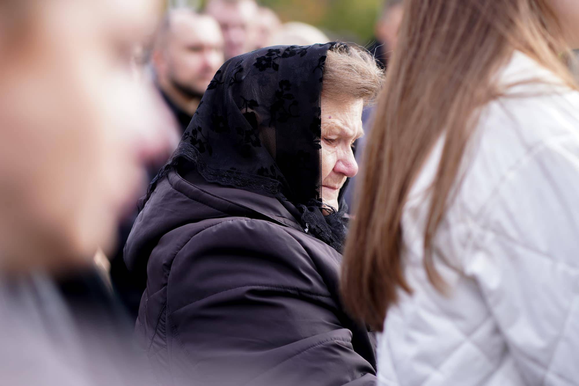 Сьогодні в Ужгороді провели в останню путь молодшого сержанта Анатолія Кофеля – 19-річного воїна, який загинув, захищаючи Україну