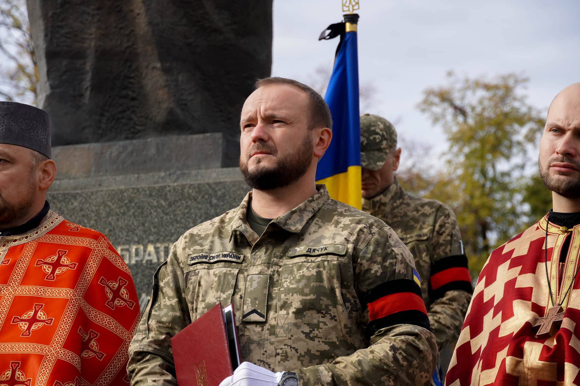 Сьогодні в Ужгороді провели в останню путь молодшого сержанта Анатолія Кофеля – 19-річного воїна, який загинув, захищаючи Україну