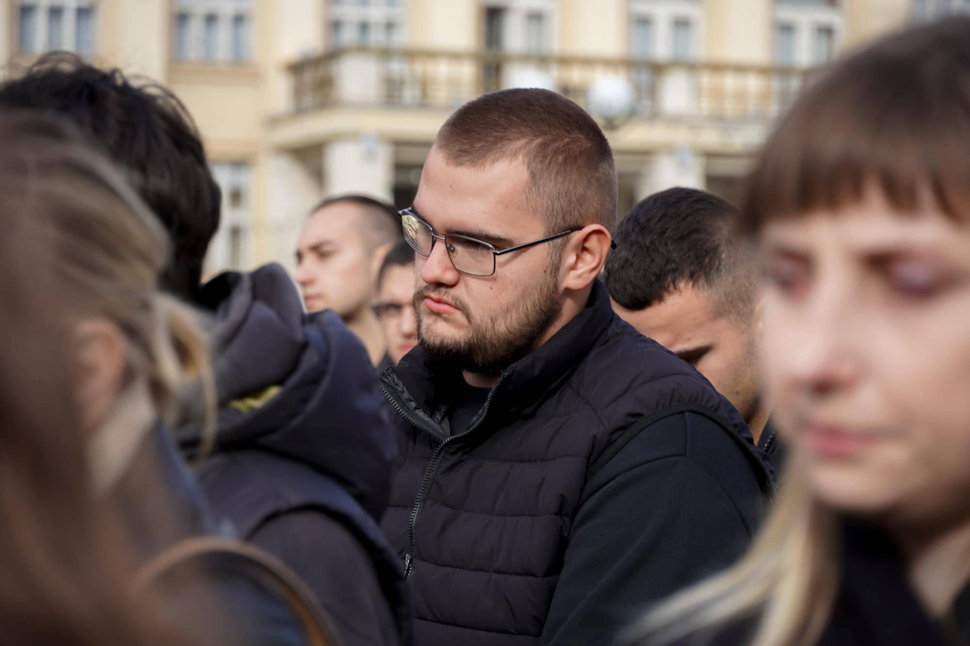 Сьогодні в Ужгороді провели в останню путь молодшого сержанта Анатолія Кофеля – 19-річного воїна, який загинув, захищаючи Україну