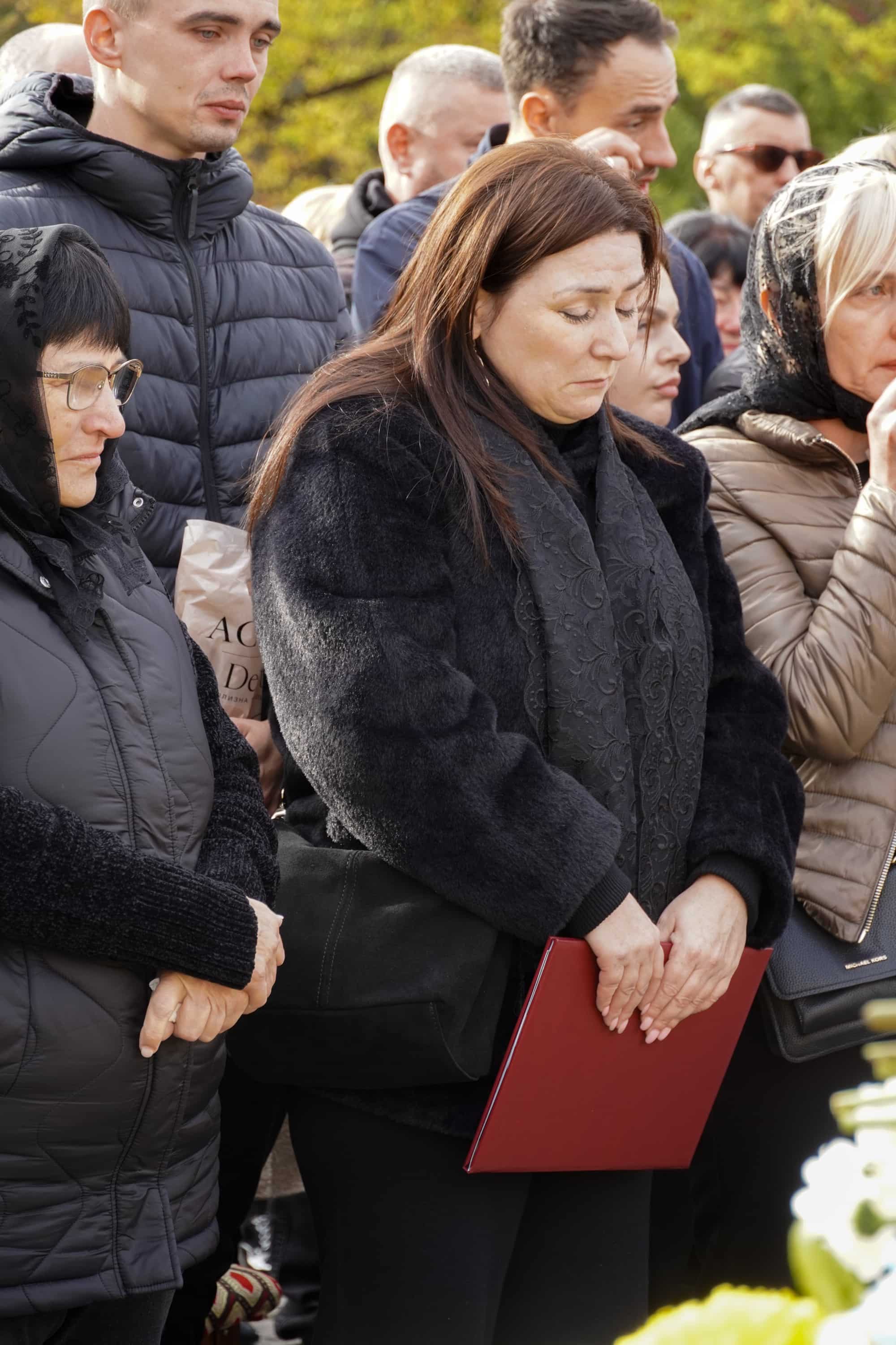 Сьогодні в Ужгороді провели в останню путь молодшого сержанта Анатолія Кофеля – 19-річного воїна, який загинув, захищаючи Україну