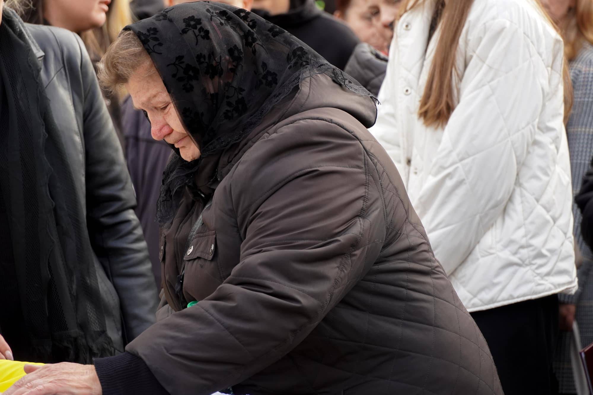 Сьогодні в Ужгороді провели в останню путь молодшого сержанта Анатолія Кофеля – 19-річного воїна, який загинув, захищаючи Україну
