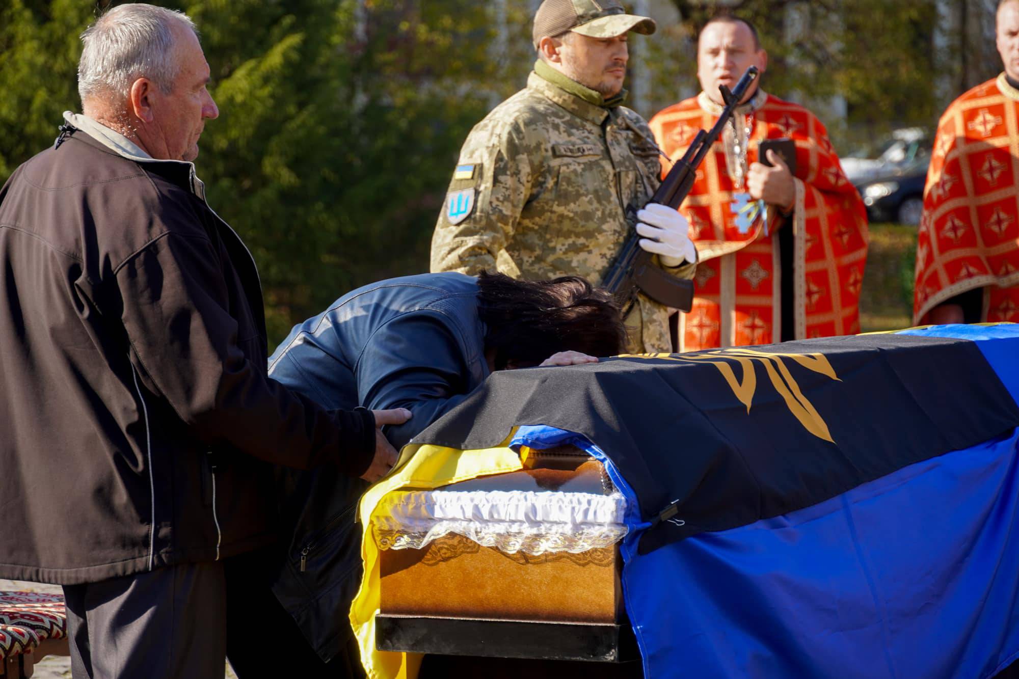 В Ужгороді попрощалися із молодшим сержантом Валентином Балогою