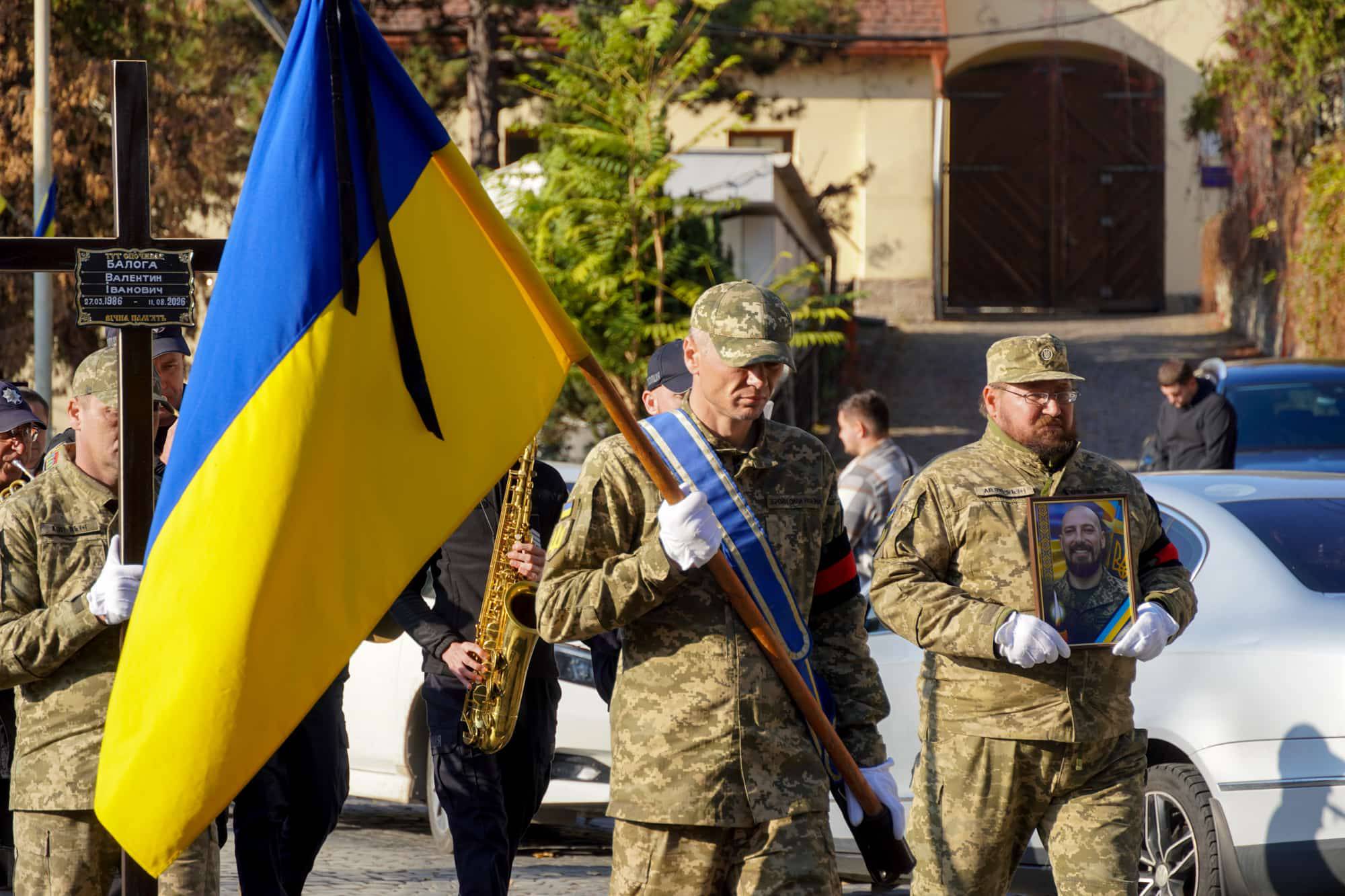 В Ужгороді попрощалися із молодшим сержантом Валентином Балогою