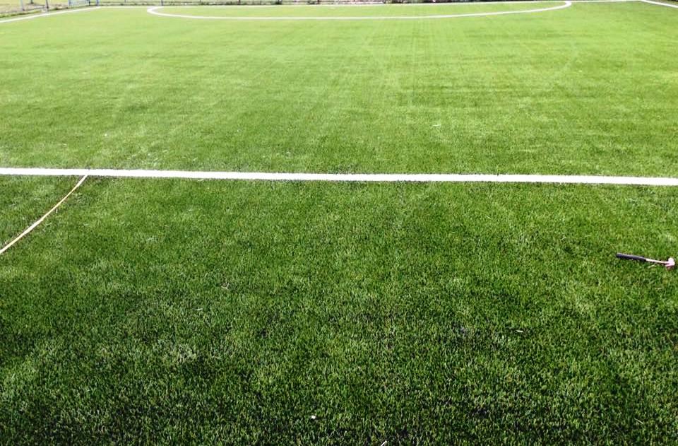 Футбольне поле біля Ужгородської ЗОШ №7 – з новим покриттям