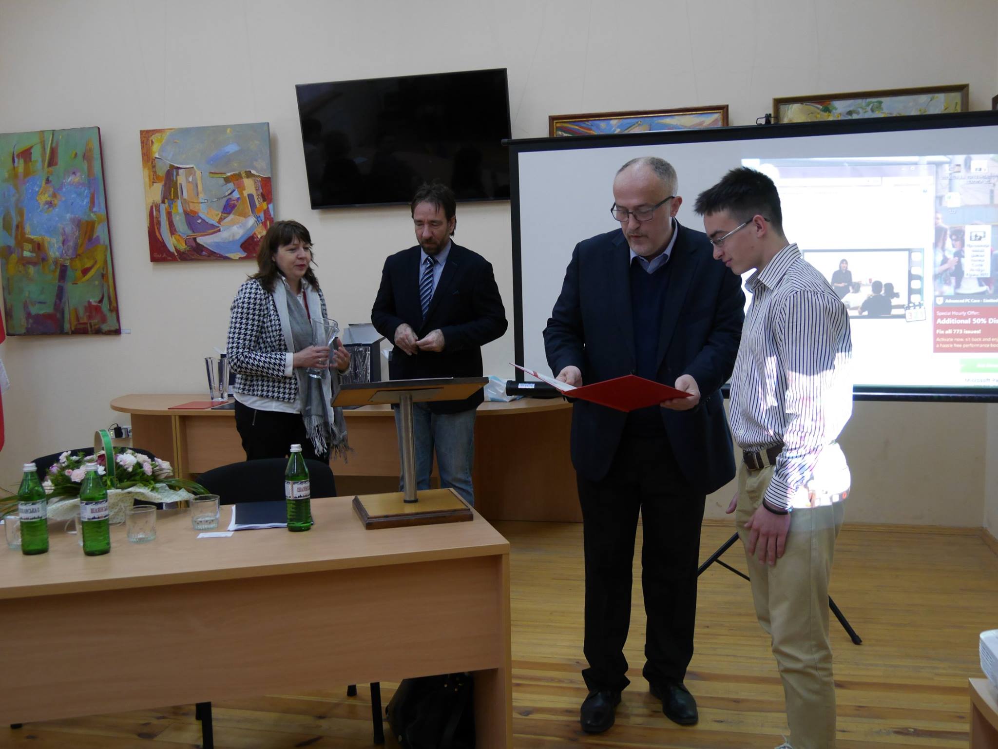 Двоє ужгородських учнів стали переможцями міжнародної грантової програми «Крок у майбутнє»