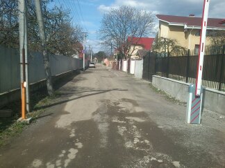 Власника самовільно встановленого шлагбаума просимо зайти до муніципальної поліції