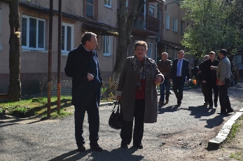 Традиційний об’їзд Ужгорода міським головою Віктором Погорєловим, сьогодні, 9 квітня, перед Великоднем був особливо прискіпливим.