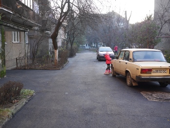 Ще два двори біля багатоповерхівок Ужгорода – з новим асфальтом