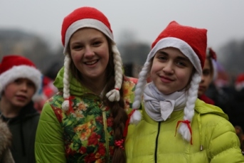 Парад Миколайчиків і урочисте увімкнення вогнів ялинки дали старт новорічно-різдвяним святам в Ужгороді