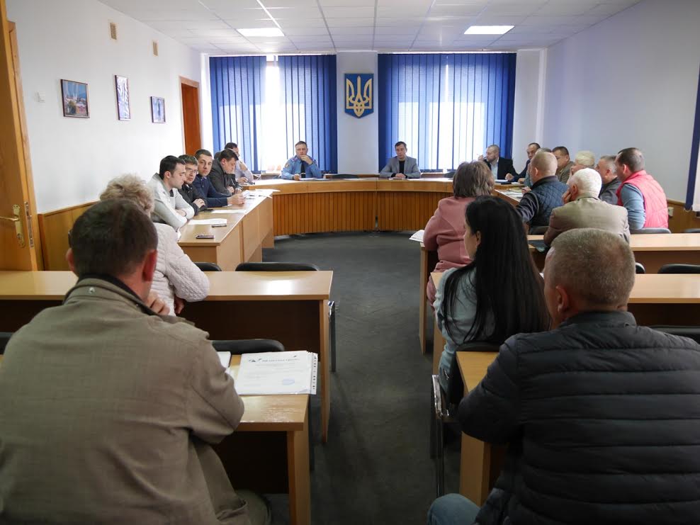 Доцільність встановлення дорожніх знаків, автобусних зупинок, обмежувачів руху вирішували на транспортній комісії