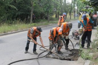 В Ужгороді ремонтують дороги на Загорській і Митній