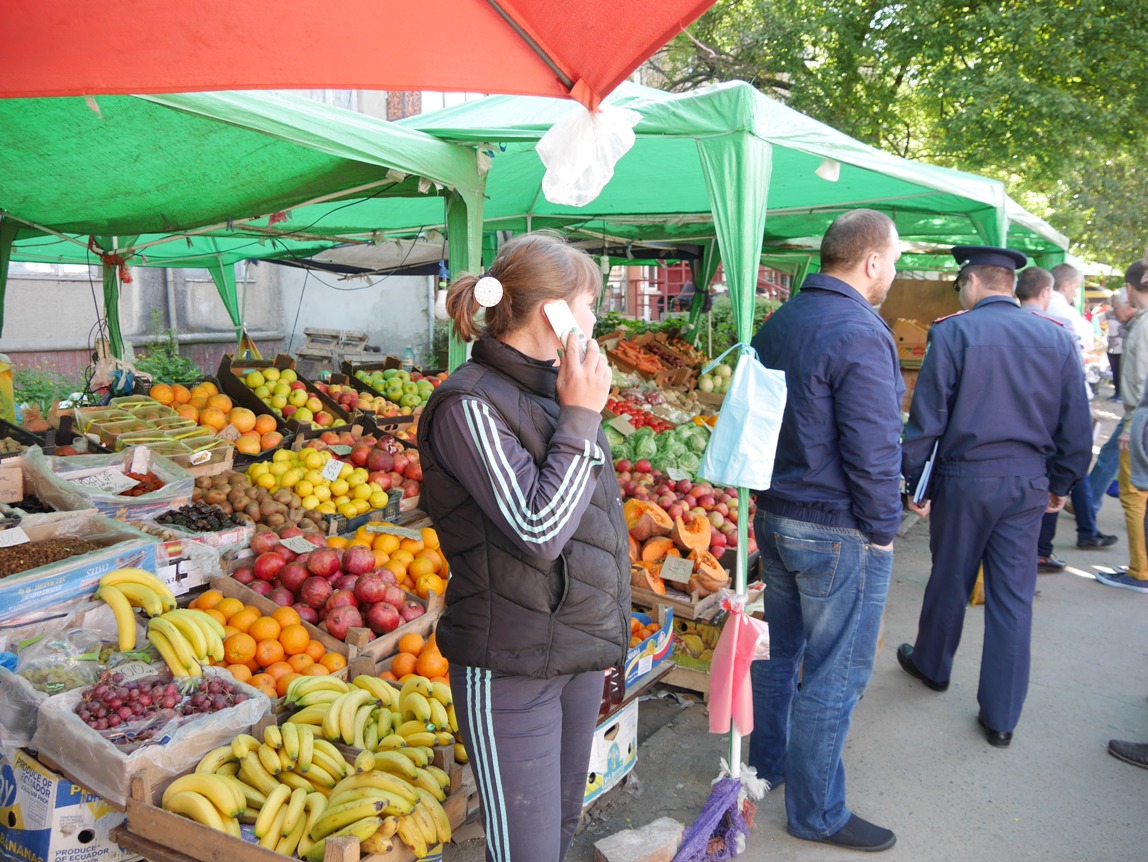 В Ужгороді почали боротися з торгівлею в недозволених місцях вилученням товарів