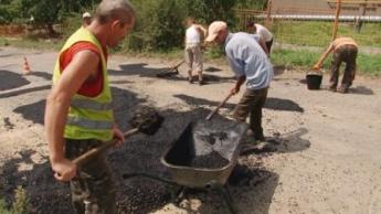 Дорогу на УжНУ відремонтували