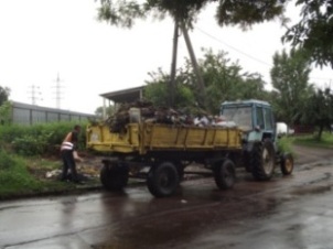 Вивезли стихійне сміттєзвалище з вул. Дворжака