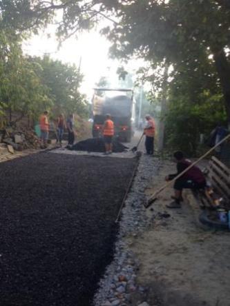 На Горянській завершують викладання дорожнього полотна