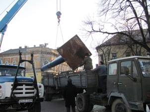Гігантський білборд, відомий як “чебурашка”, демонтовано