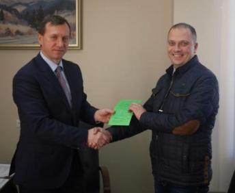 Богдан Андріїв вручив ордер на квартиру учаснику АТО