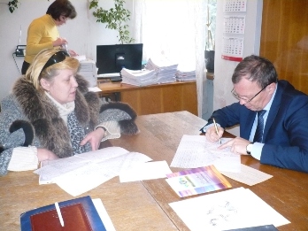 Земельні ділянки, ремонт дахів і матеріальна допомога. Міський голова провів прийом громадян