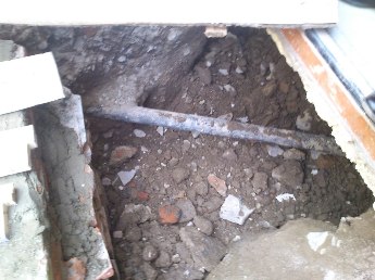 Самовільне розриття тротуару по вул. Лучкая.