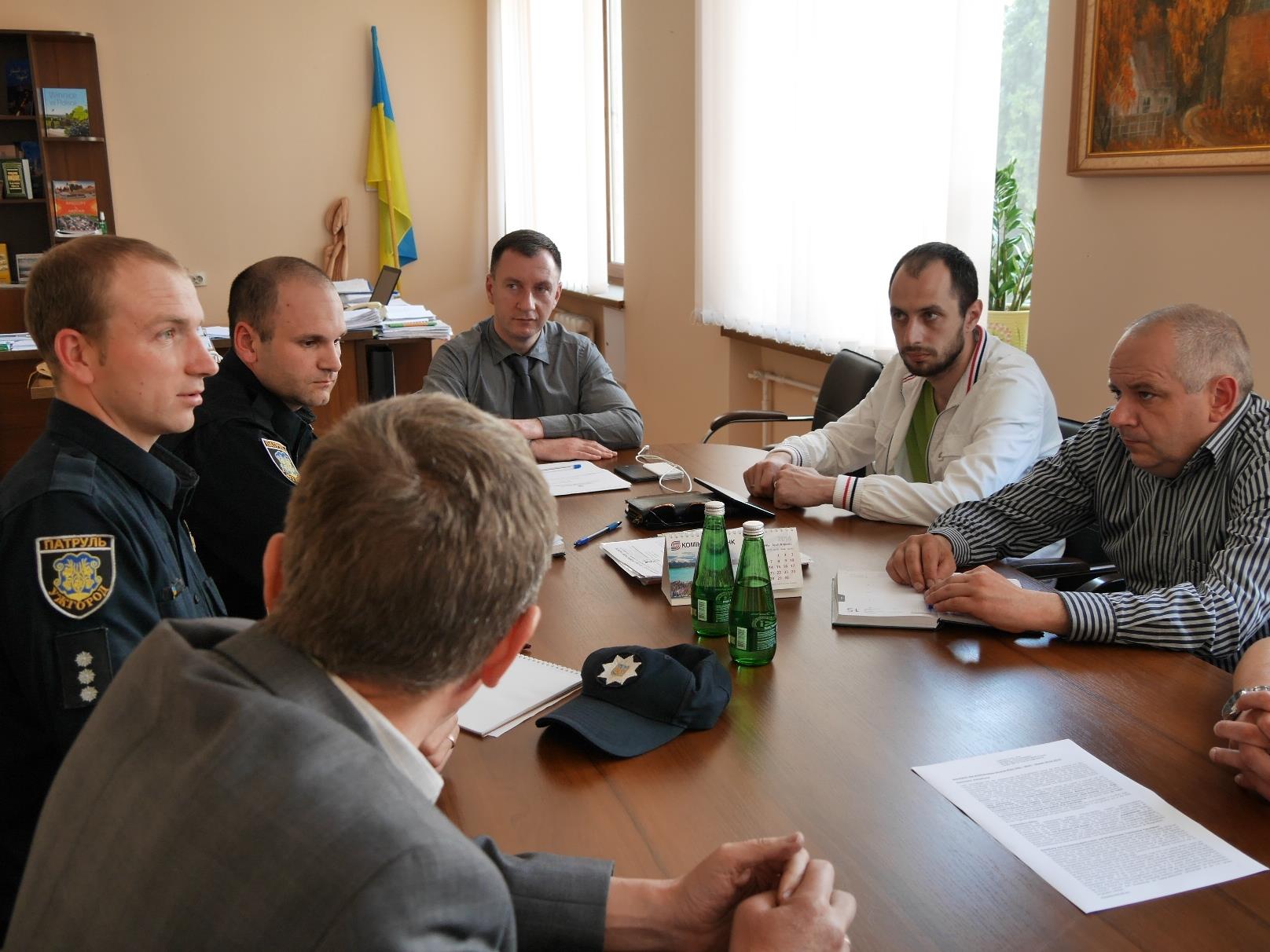 Міська влада, поліція та перевізники об’єднають зусилля для поліпшення безпеки ужгородців