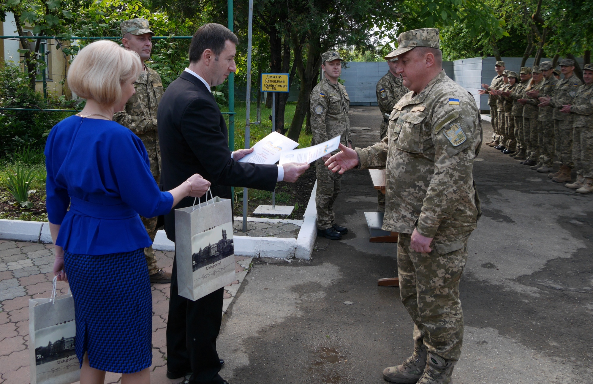 В Ужгороді зустріли військових, які повернулися із зони АТО