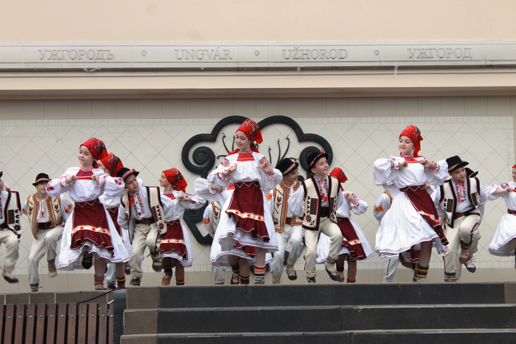 В Ужгороді відбувся танцювальний флеш-моб
