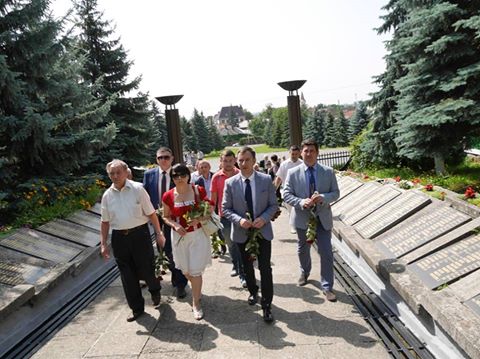 Керівництво міської влади Ужгорода та ветерани вшанували пам’ять жертв війни