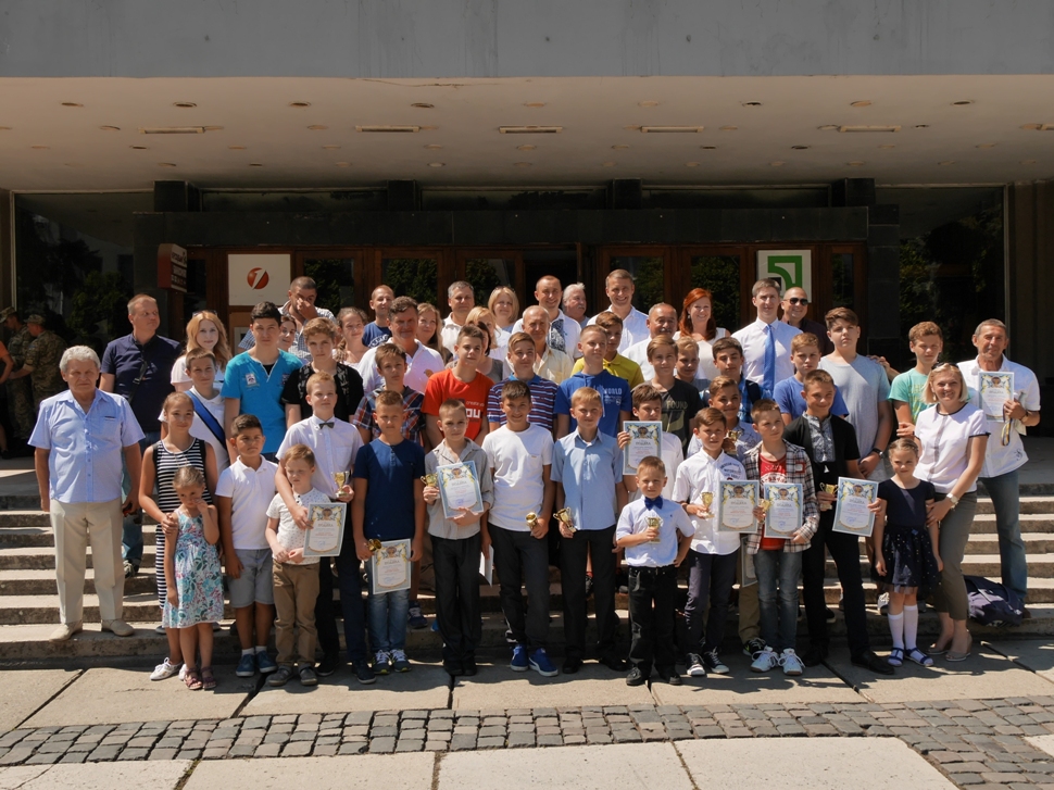 Юних ужгородців – чемпіонів України з водного поло – вітали у міській раді