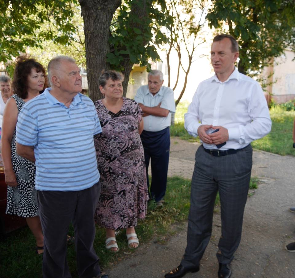 Міський голова Ужгорода Богдан Андріїв та депутати провели зустріч із мешканцями вулиць Годинки, Перемоги