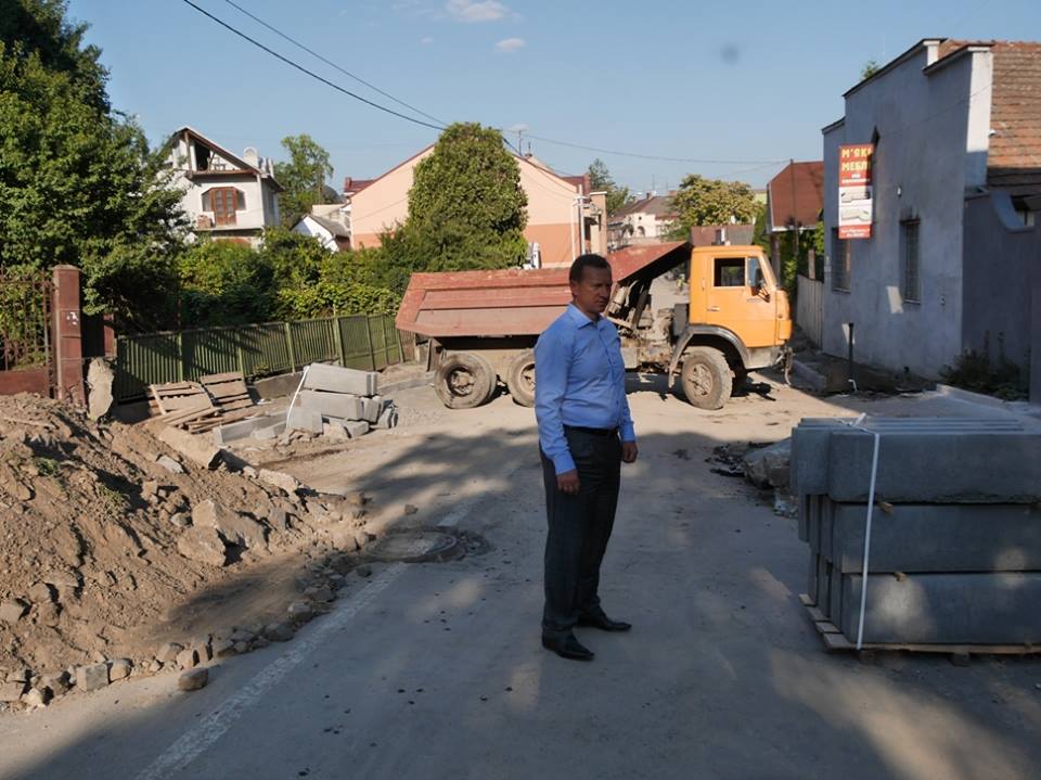 В Ужгороді триває капітальний ремонт вулиці Підгірної