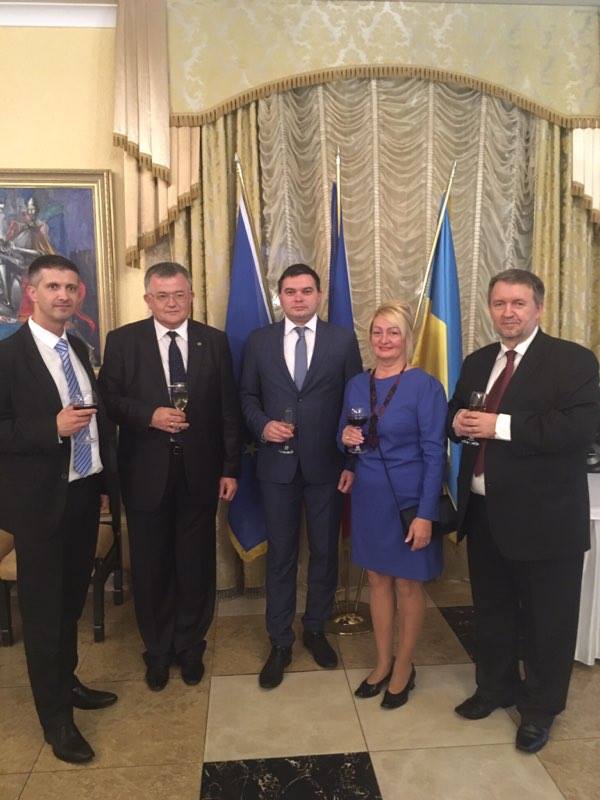 Заступник міського голови Ужгорода Олександр Білак вітав дипломатів на прийомі в Генеральному консульстві Чехії у Львові