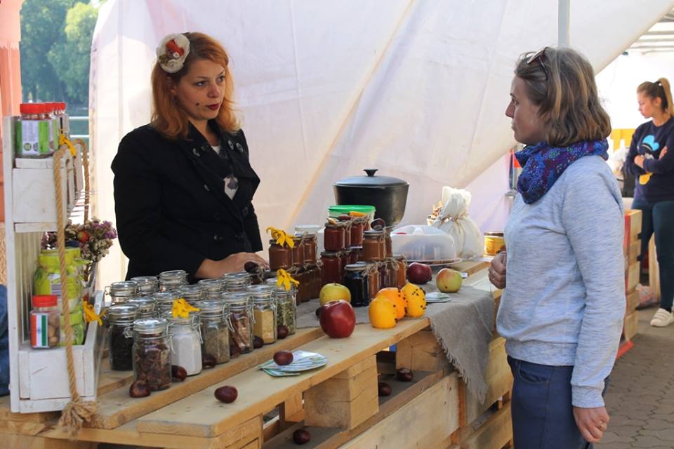 В Ужгороді унікальний фестиваль Мост Фест об’єднав митців, кулінарів, музикантів, дизайнерів та багато інших креативних людей