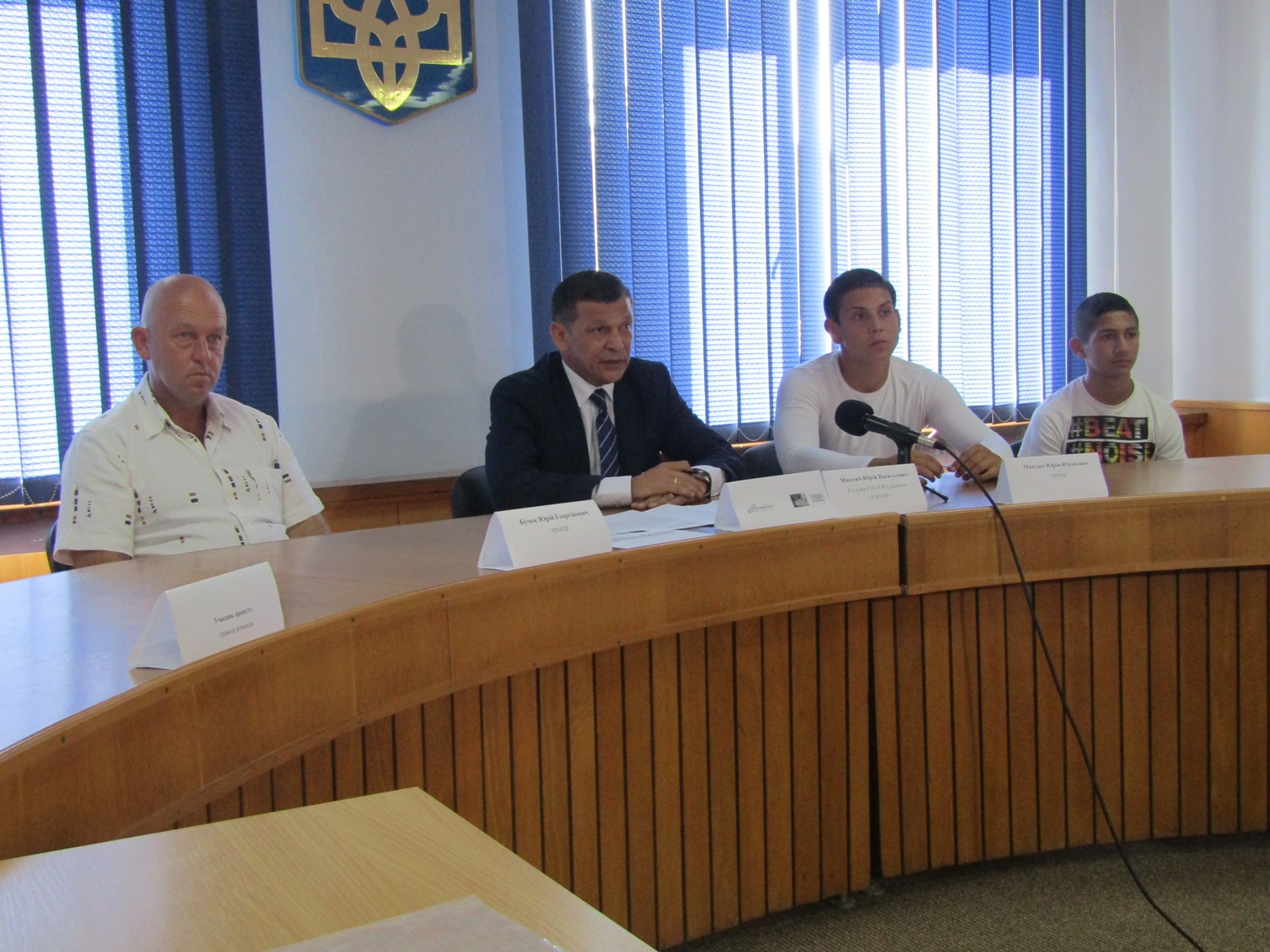 В Ужгородській міській раді звітували про пілотний проект із залучення ромських дітей до дворового футболу