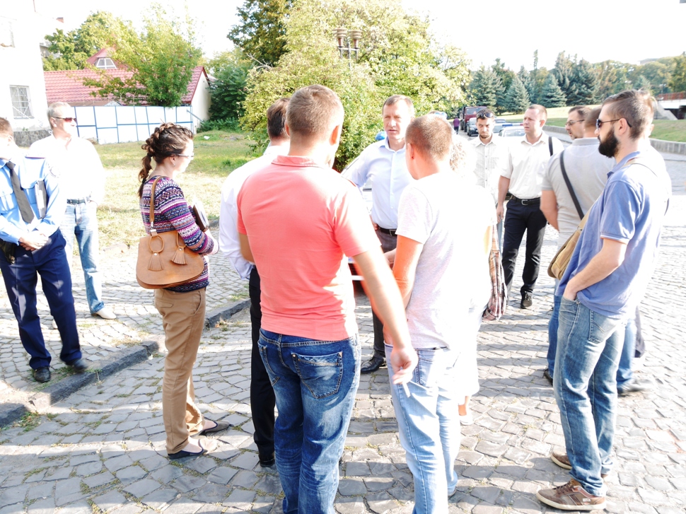 Ужгородська міська влада задіює всі правові механізми, щоб зберегти біля облмуздрамтеатру зелену зону без забудови