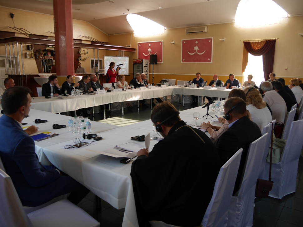 За підтримки Фонду Конрада Аденауера в Ужгороді проходить міжнародний симпозіум з питань нацменшин