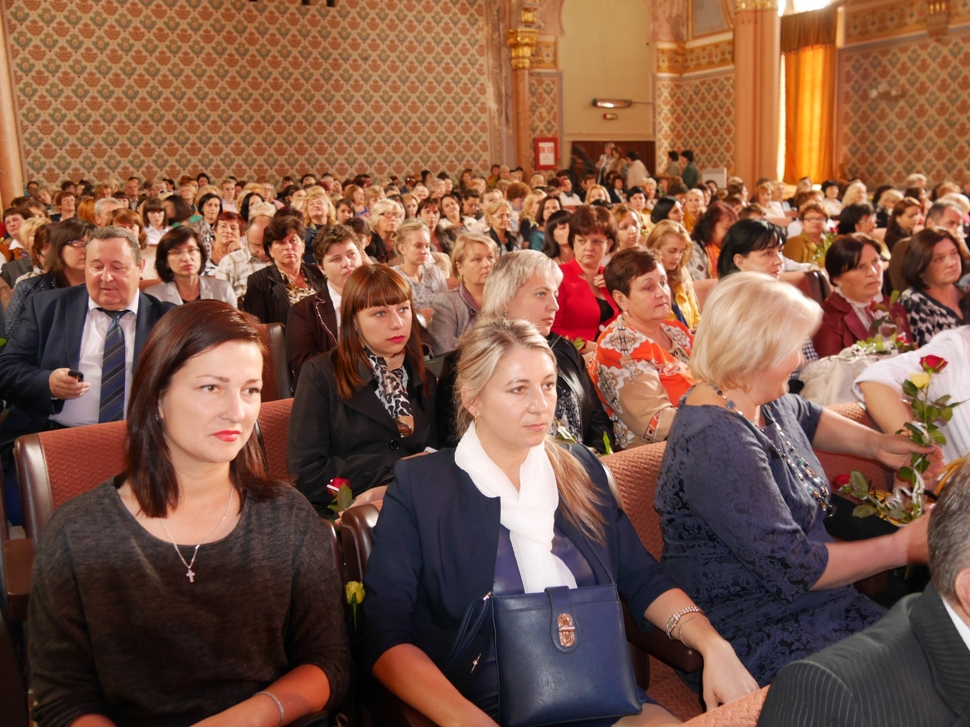 Педагогів Ужгорода привітали з прийдешнім професійним святом
